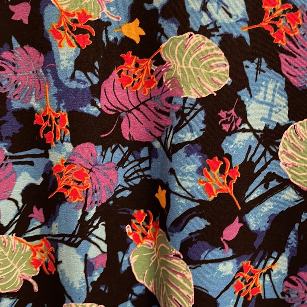 NWT XS LuLaRoe leaf print - Picture 3 of 4